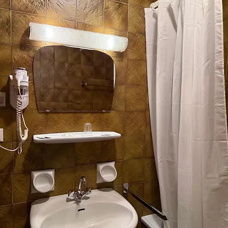 Gasthof Goldenes Lamm Vahrn Room photo