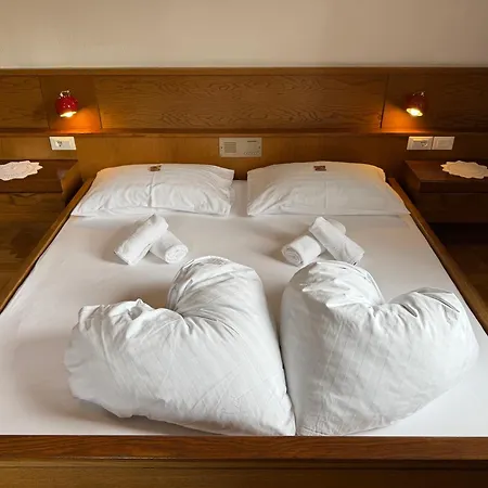 Gasthof Goldenes Lamm Vahrn Room photo