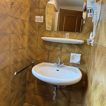 Gasthof Goldenes Lamm Vahrn Room photo