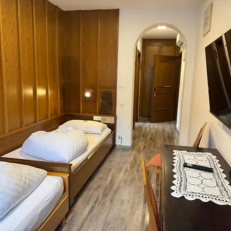 Gasthof Goldenes Lamm Vahrn Room photo
