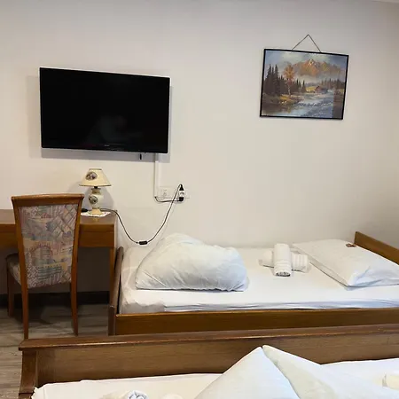 Gasthof Goldenes Lamm Vahrn Room photo